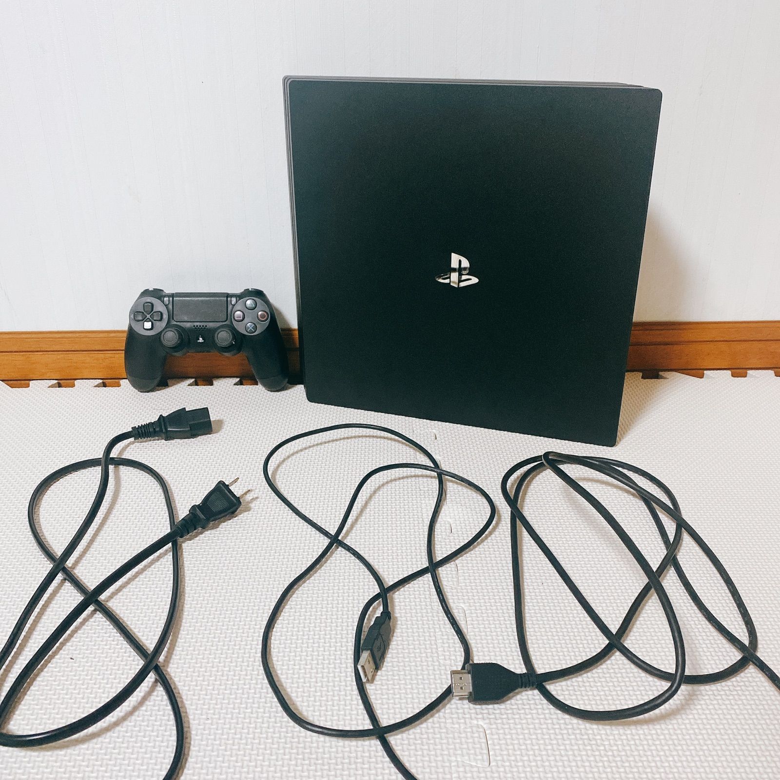 ソフトおまけ付】PS4 Pro 本体 CUH-7000B1TB(黒) 【中古】 - メルカリ