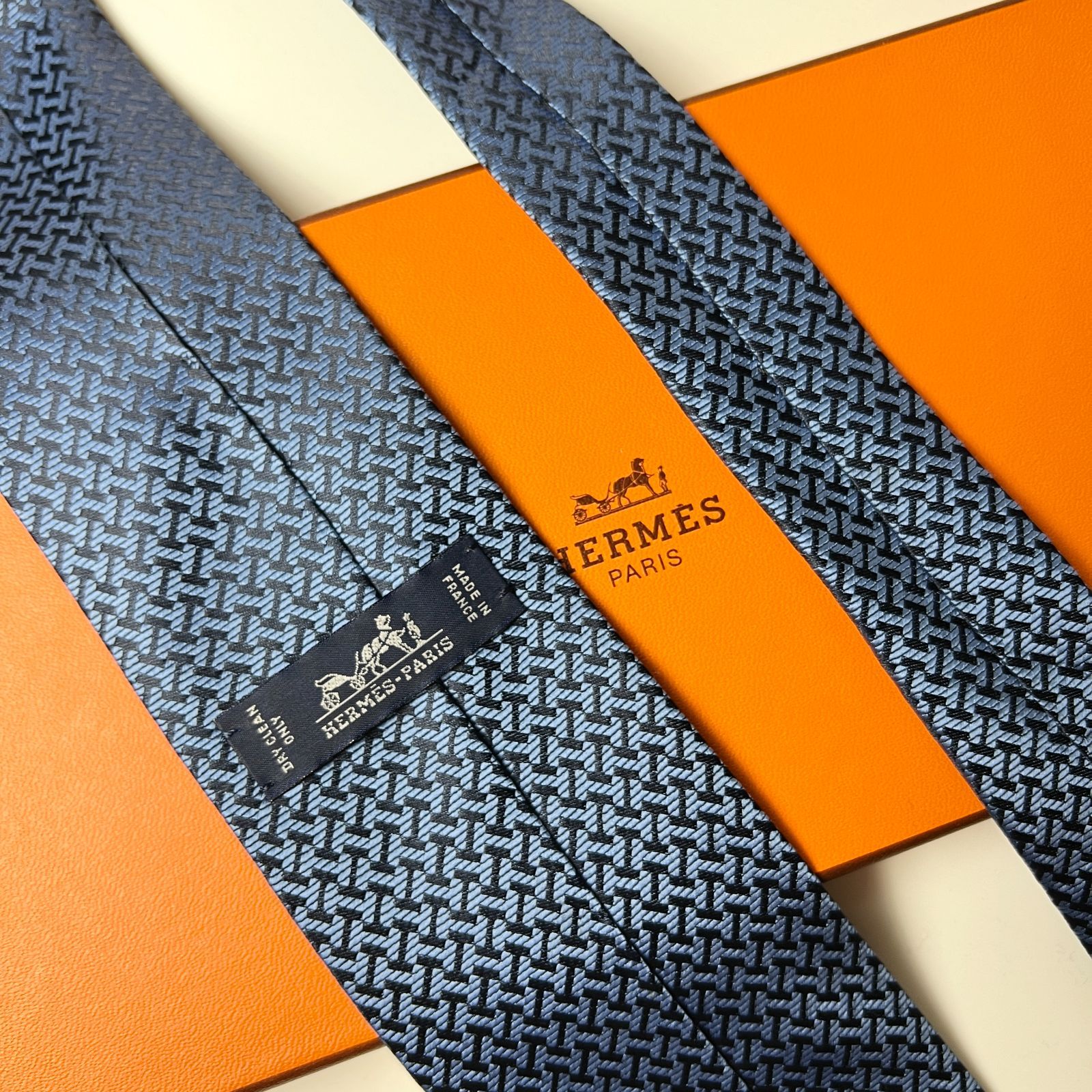 美品 エルメス HERMES ネクタイ シルク100% フランス製 ブルー