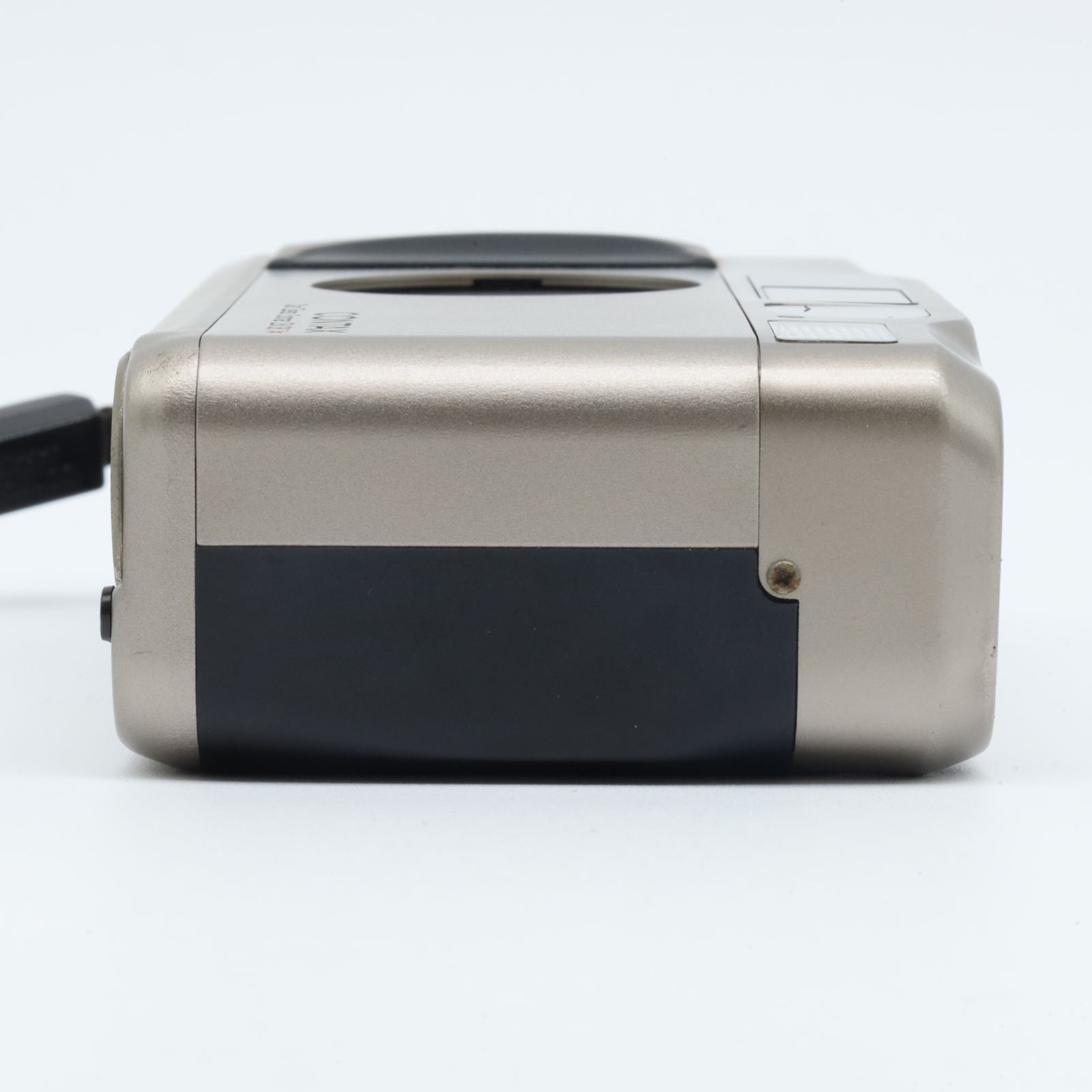 ≪極上品≫ CONTAX T2 チタンクローム Sonnar 2.8/38 T* Carl Zeiss  