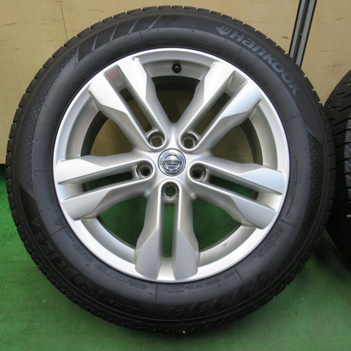 バリ溝 22年 9.5分 日産 T31 エクストレイル 純正 215 60R17 スタッドレス ハンコック ウインター アイセプト IZ2A 17インチ PCD114.3 5H 5011512イス