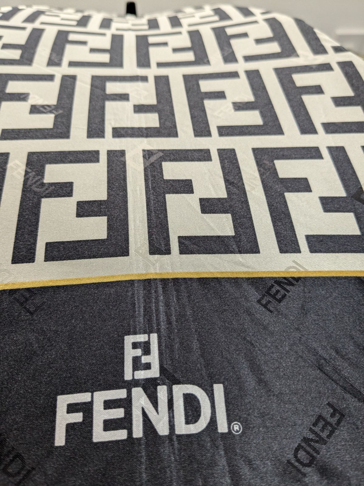 FENDI フェンディ 折り畳み傘 雨傘 ズッカ柄 - メルカリ