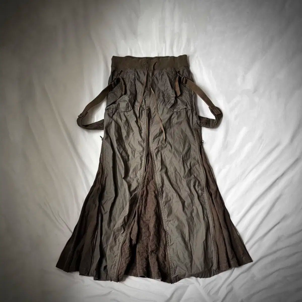 G O A サスペンダー ココアグレー バルーンカーゴ スリットディテール スカート ロング丈