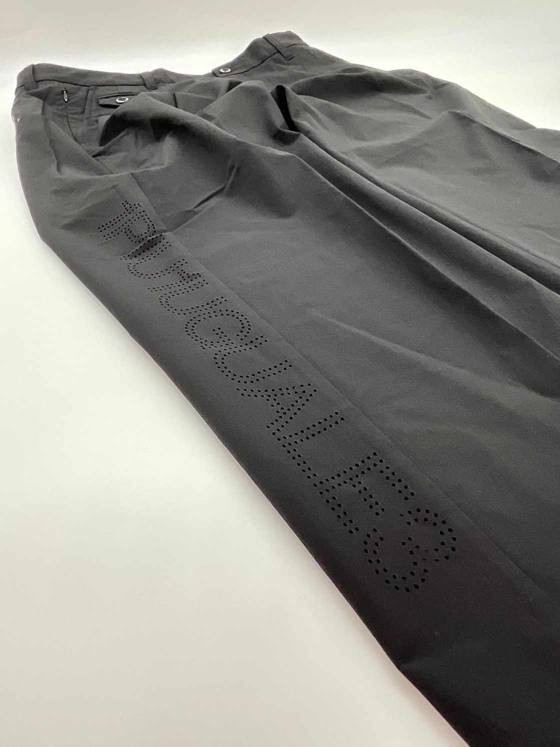 【未使用】1PIU1UGUALE3 GOLF ストレッチナイロンパンツ サイズ4 未使用 1PIU1UGUALE3 GOLF 4 ブラック LONG PANTS CLASSIC FIT