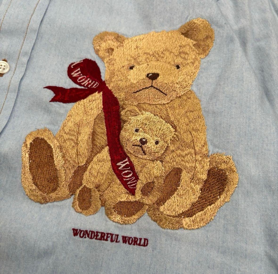 薄色デニムシャツ