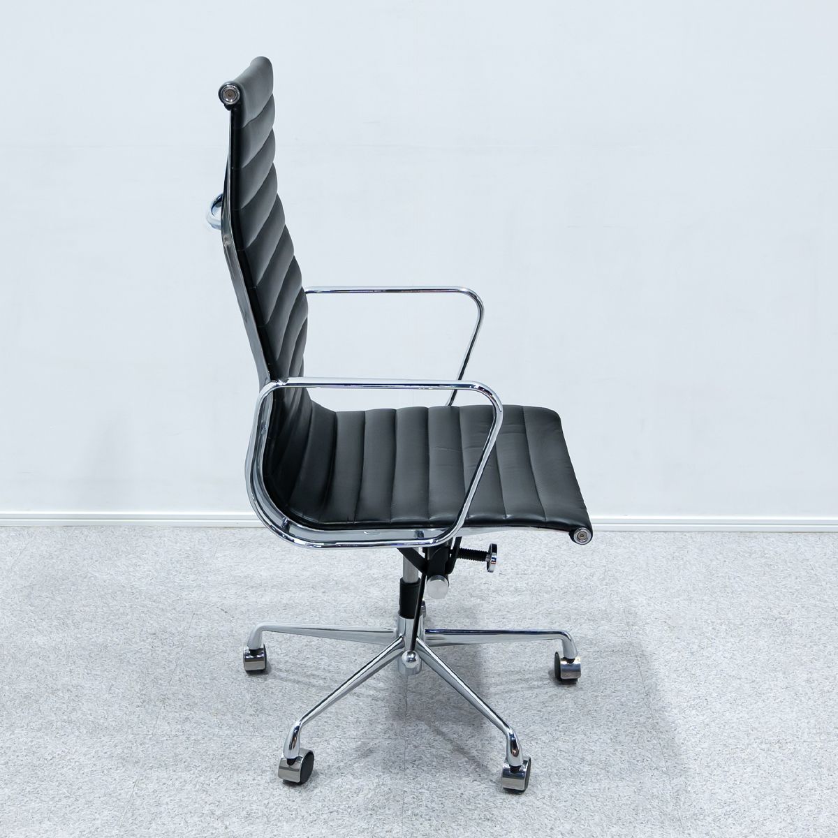 中古品】リプロダクト Eames Aluminum Group Executive Chair イームズ 