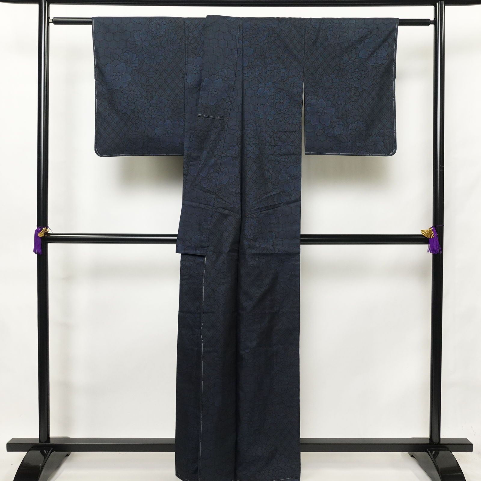 中古 紬 しつけ糸付き 正絹 花柄 袷仕立て 身丈162.5cm 裄丈65cm 紬