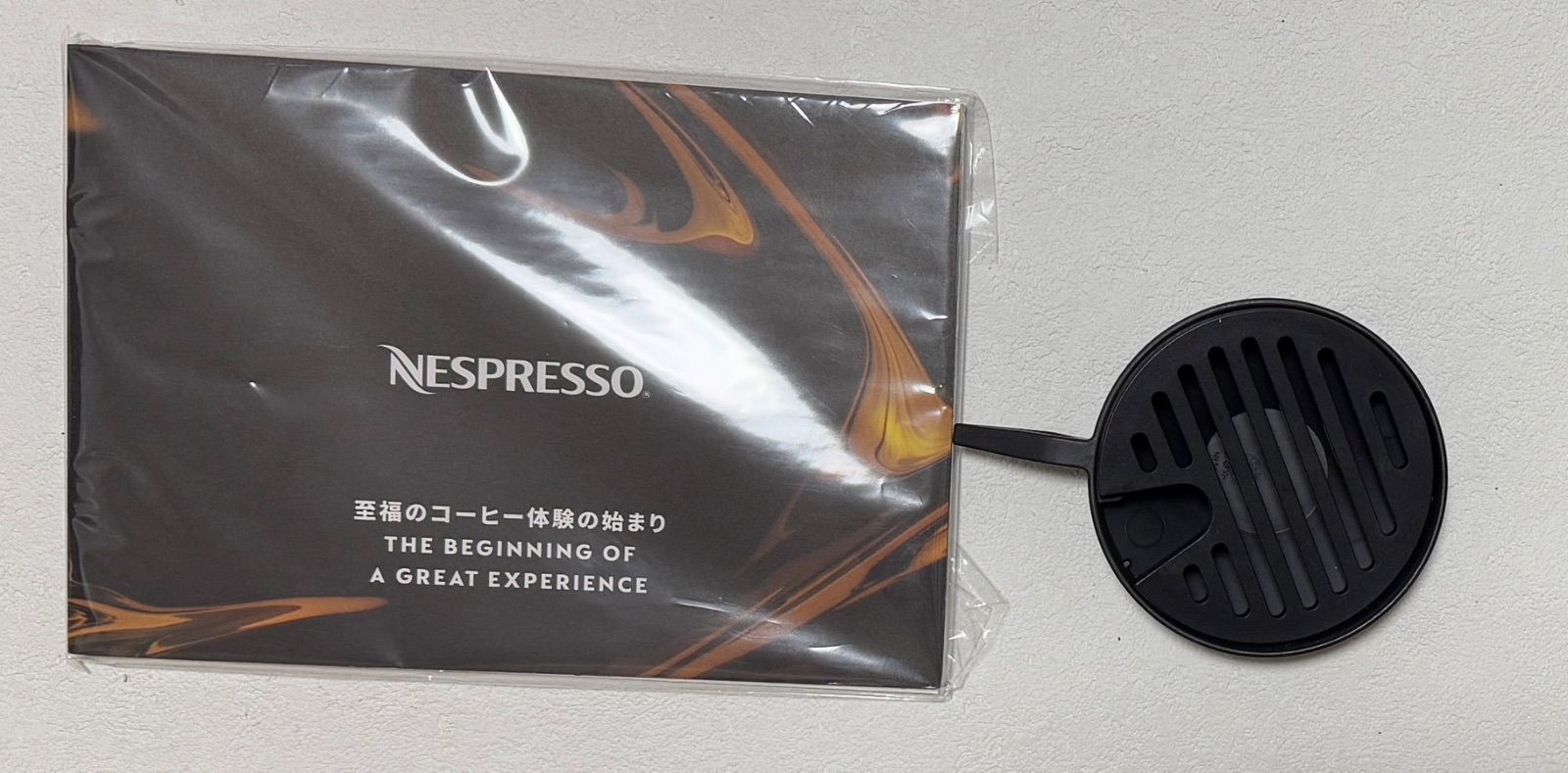 ネスプレッソ カプセル式コーヒーメーカー GDV1-WH-W 白 - メルカリ ネスプレッソ カプセル式コーヒーメーカー GDV1-WH-W 白 - メルカリ