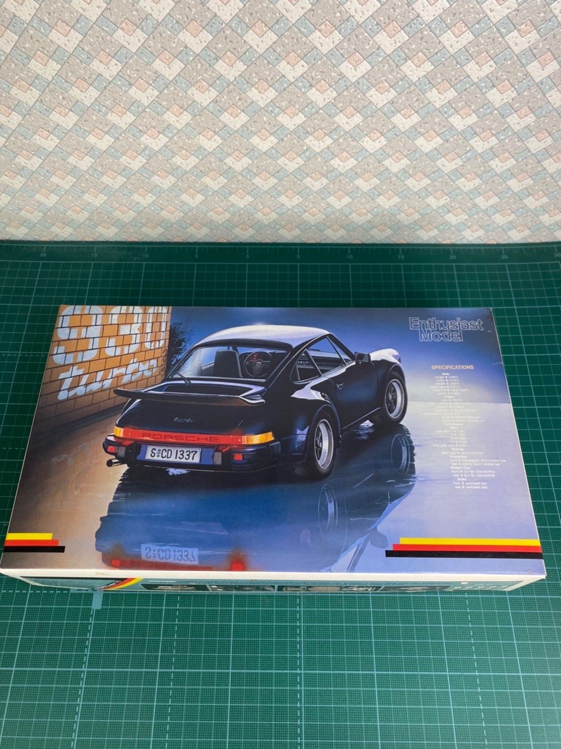フジミ模型 ポルシェ 911 930型 ターボ 1985 1/24 プラモデル 1/24 CW8 ポルシェ930ターボ 早瀬佐近| FUJIMI－フジミ模型