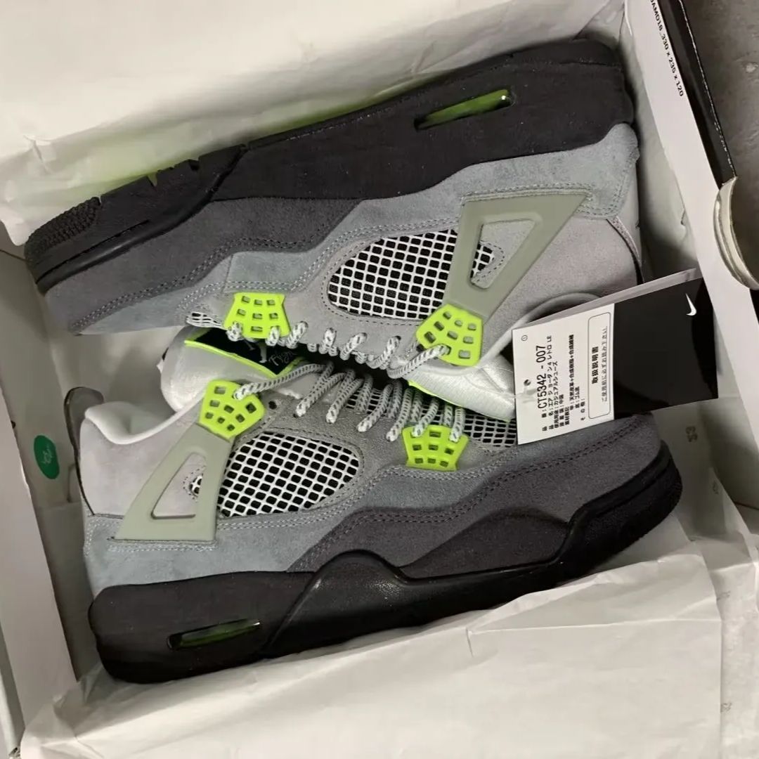 新品未使用NIKE AIR JORDAN 4 RETRO LE  