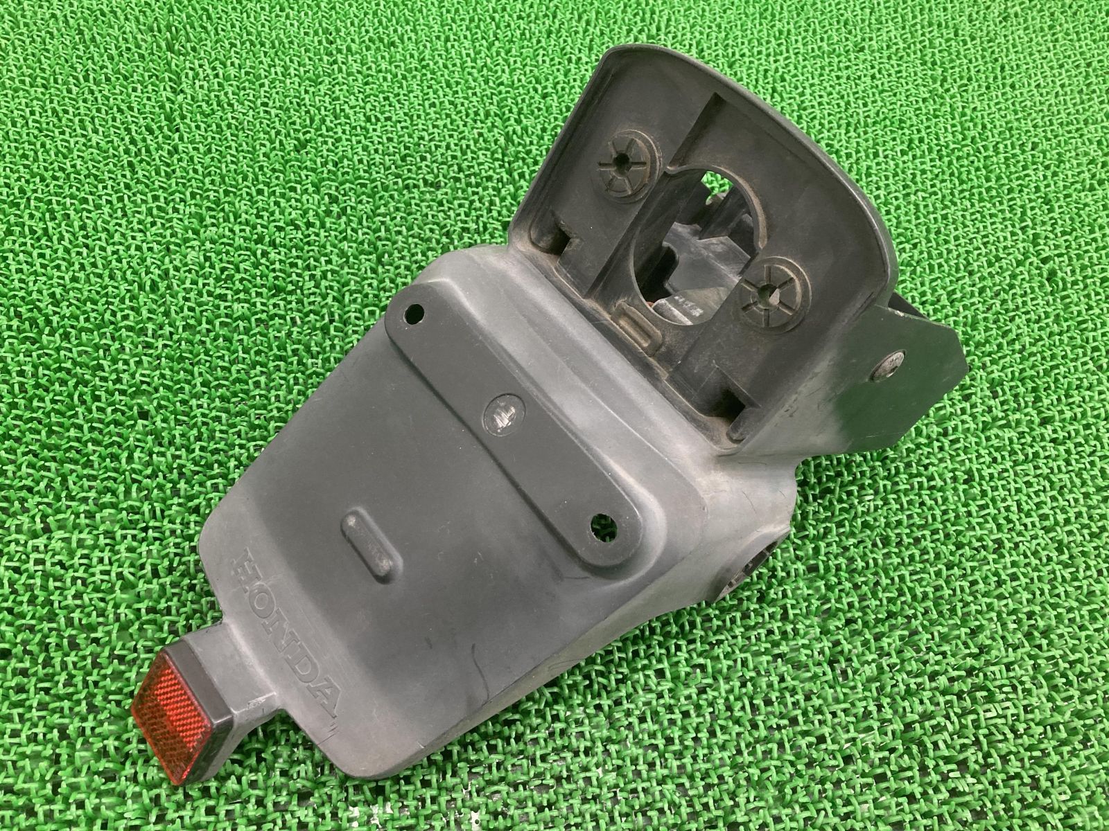 VTR250 リアフェンダー KFK ホンダ 純正 中古 バイク 部品 MC33 前期 リフレクター ペイント素材に 割れ欠け無し 車検 Genuine