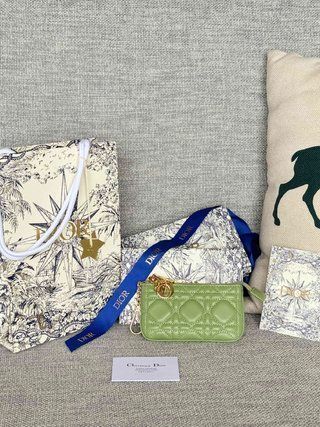 ❤️タイム SALE❤️【新品 未使用】パンダ♡革パッチワークウォレット ブランドレンタルのBrandCity / グッチ スウィング ウォレット