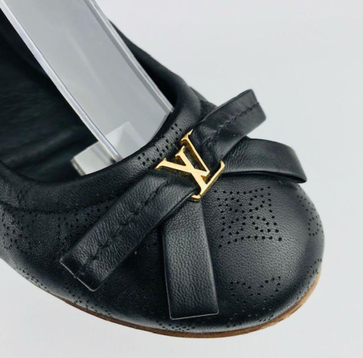 LOUIS VUITTON ルイヴィトン レディース レザー パンチングモノグラム総柄 メタルLVリボン付き バレエシューズ 36 イタリア製 レディースシューズ 靴 ブラック カジュアル ブランド