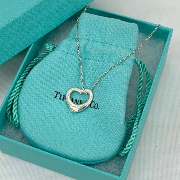 Tiffany & Co. ハートネックレス ポーチ付き Tiffany & Co. ハート型