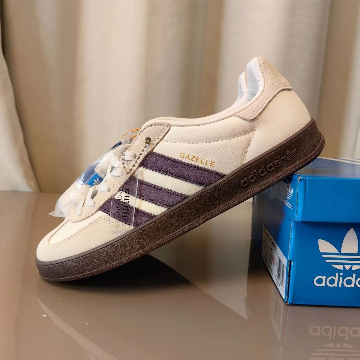 メンズ レディース スニーカー emmi Exclusive adidas Originals Gazelle Indoor エミ別注 アディダス  オリジナルス ガゼル インドア ih8548 - メルカリ