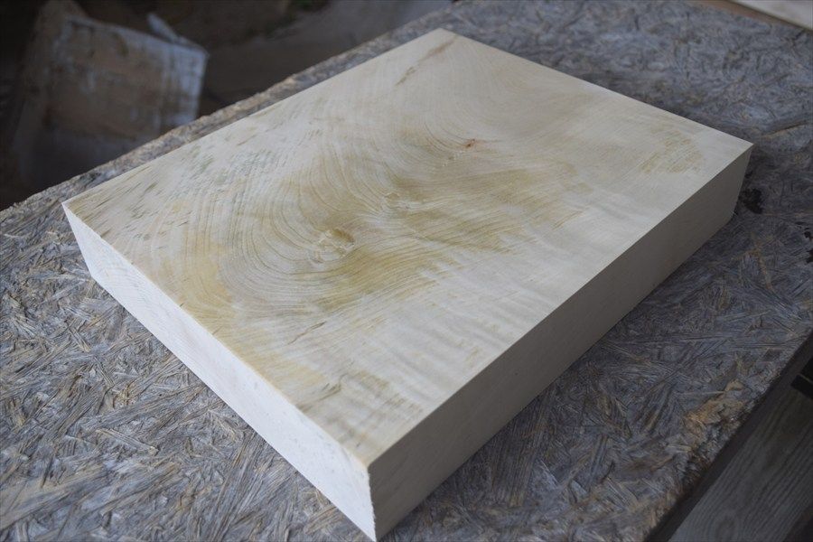 木製クマの彫刻 約30センチ伝統工芸品