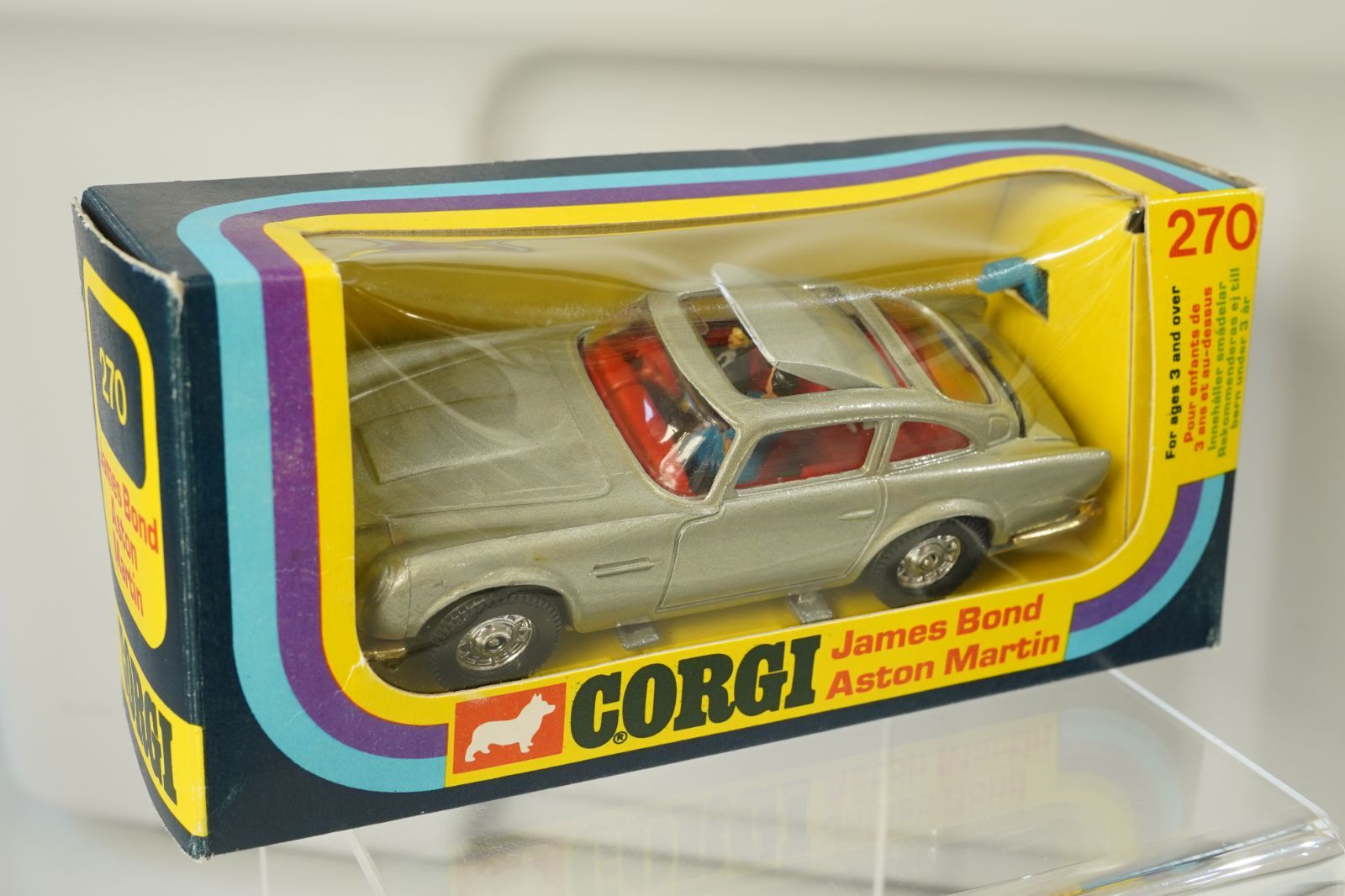 CORGI TOYS　ASTON MARTIN ミニカー ジェームズ・ボンド Amazon.co.jp: Corgi ダイキャスト ジェームズ ボンド アストン