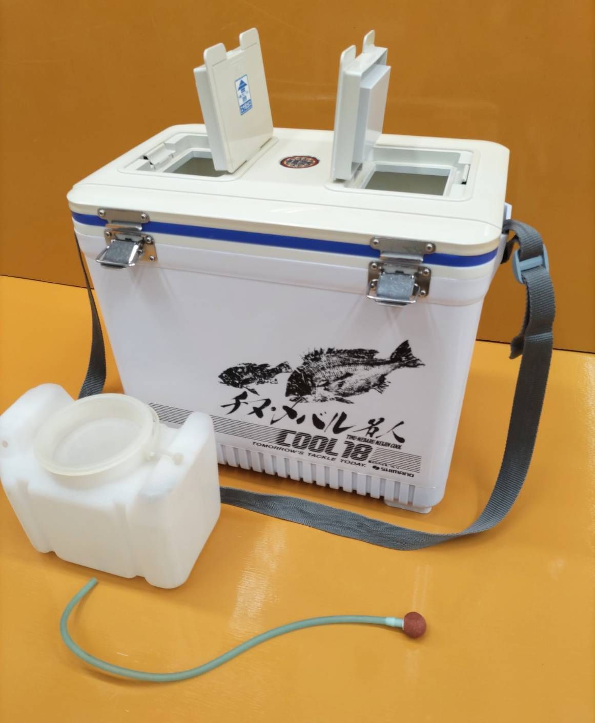 クールライン 130　チヌメバル　クーラーボックス美品 6000 活餌（エビ）をタンクで生かしながらのメバルやチヌ最適です。 836_1_800.jpg?20050105212020