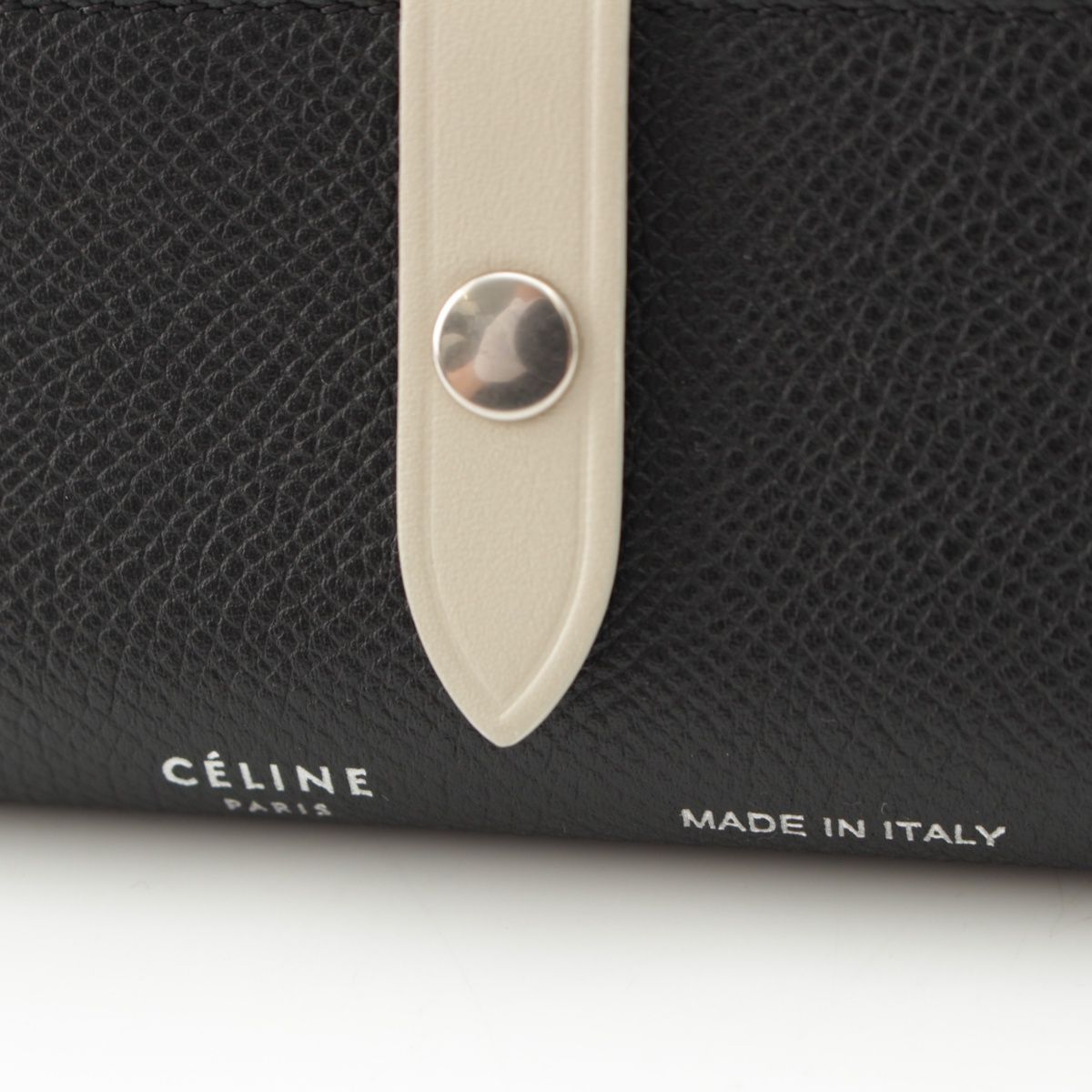 セリーヌ レザー ロゴ バイカラー 6連ホルダー キーケース 105863