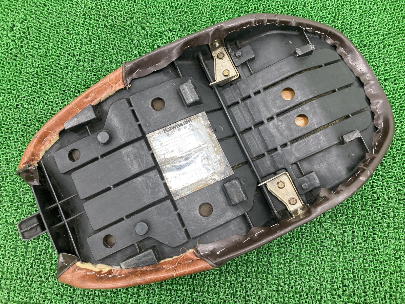 ゼファー1100 シート 56031-1807 ZRT10A-009*** カワサキ 純正 バイク