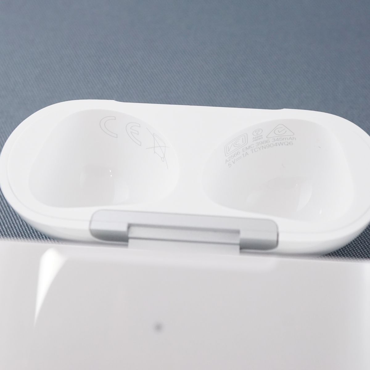 Apple AirPods 第三世代 MagSafe充電ケースのみ USED超美品 A2566 耐汗 耐水 MME73J/A Qi充電 ライト二ング  完動品 中古 KR V0059