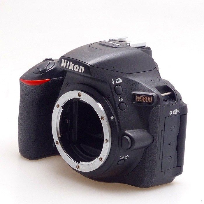 Nikon - 【美品】ニコンNikon D5600 ボディ 中古)Nikon (ニコン) D5600 ボディ（商品ID：3717021537220