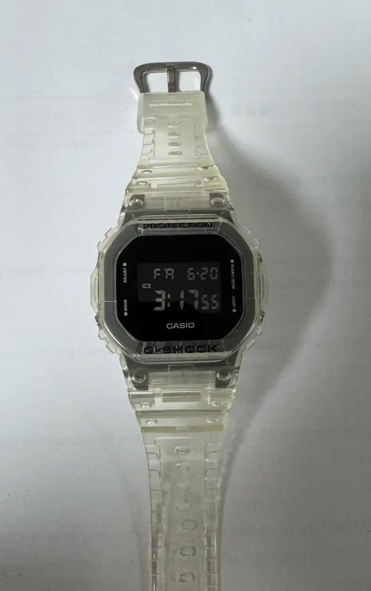 G-SHOCK ジーショック dw ー 5600 クリアする