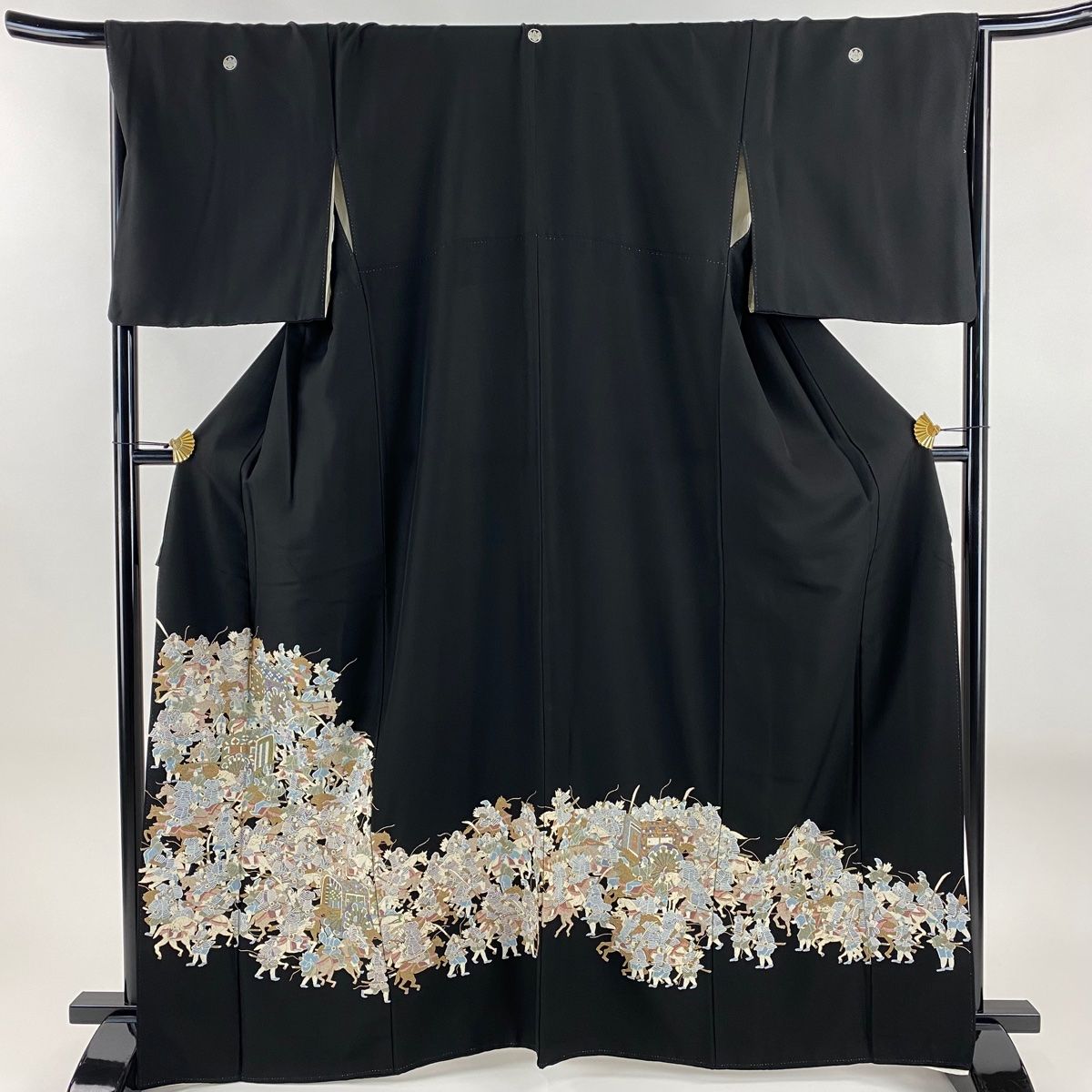 黒留袖 身丈163cm 裄丈69.5cm L 袷 人物 御所車 相良刺繍 金糸 黒 正絹 名品