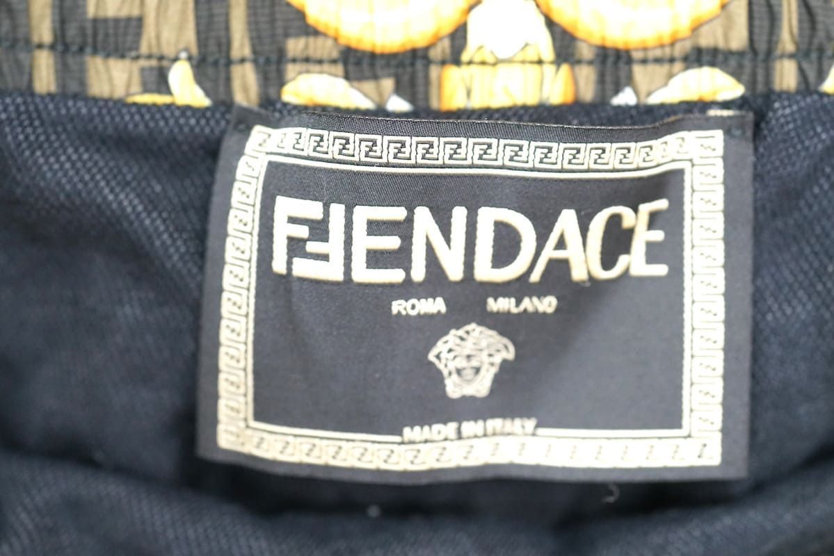 FENDACE FENDI VERSACE フェンディ ヴェルサーチ 水着 スイムウエア バロッコプリント ズッカ柄 ショートパンツ ブラック  サイズ表記無し【中古】 - メルカリ