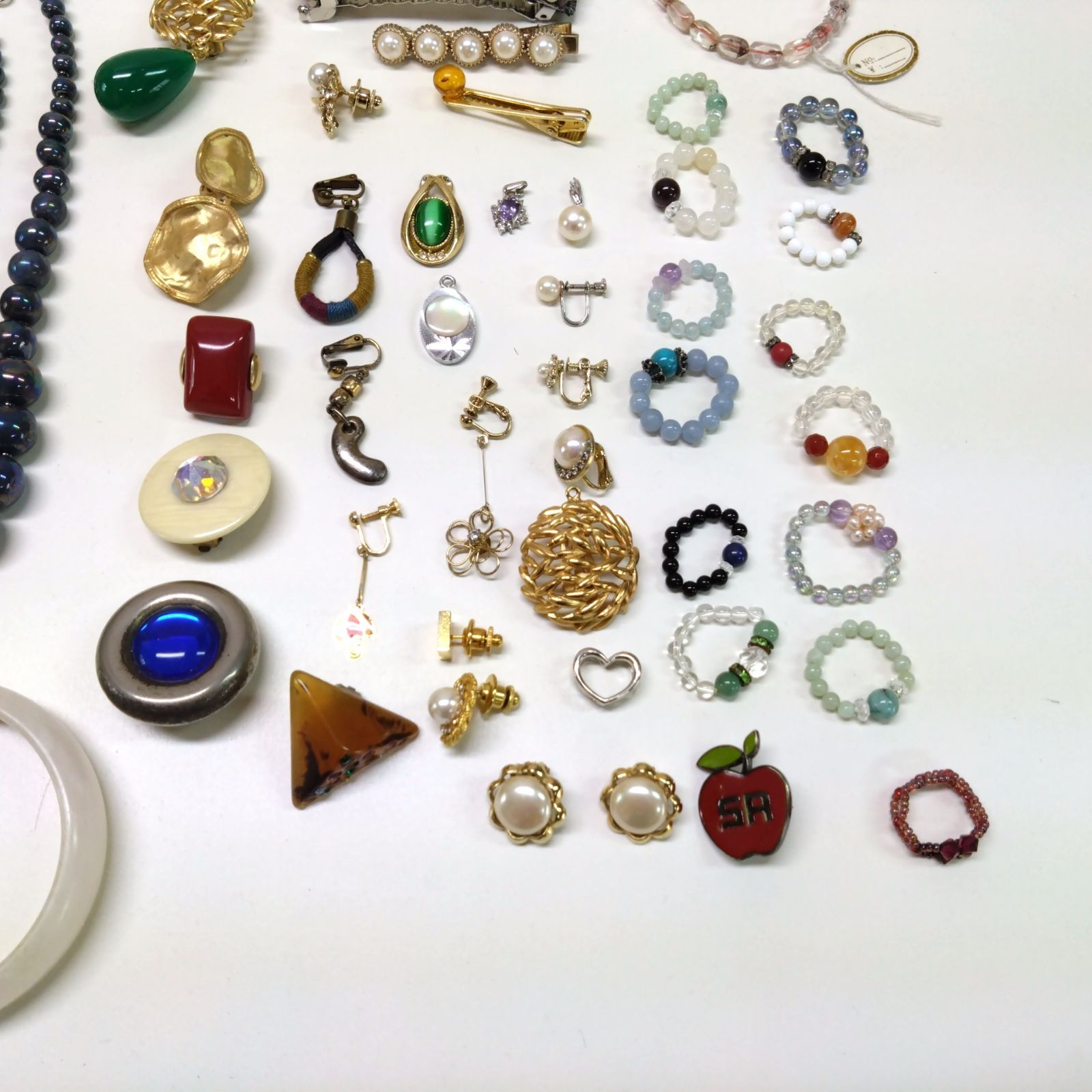 【在庫処分】イミテーションアクセサリー約2.3+3＝約5.3kgまとめ売り 528 アクセサリー まとめ売り イミテーションアクセサリー