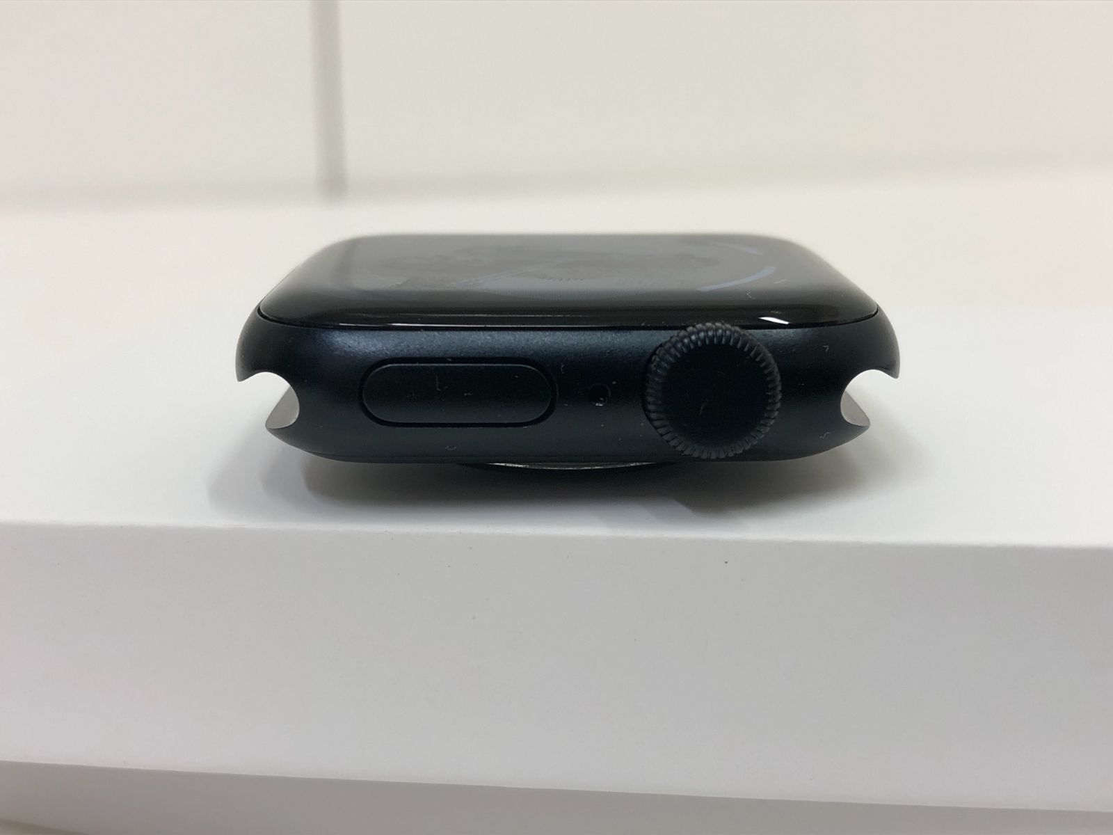 A）Apple Watch SE 第2世代 40mm GPS MR9X3J/A ミッドナイト