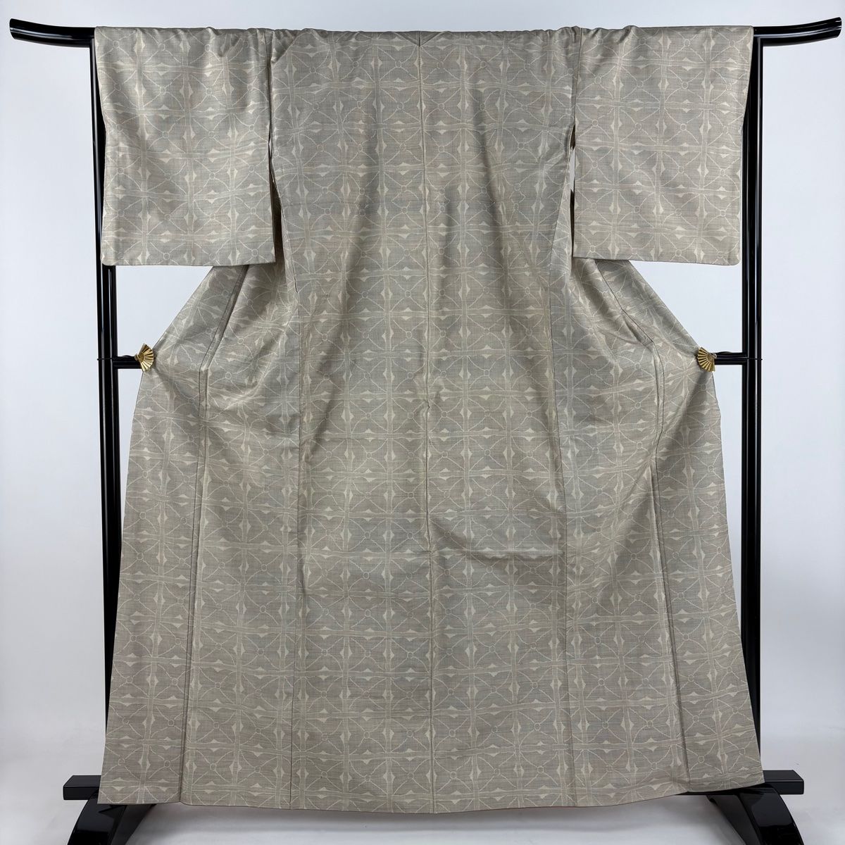 大島紬 身丈163cm 裄丈68.5cm L 袷 格子 花柄 ベージュ 正絹 名品