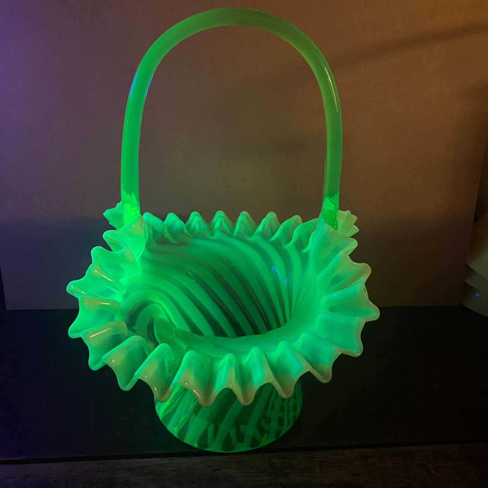 Fenton フェントン ウラン ホブネイル オパールセント ローズボール