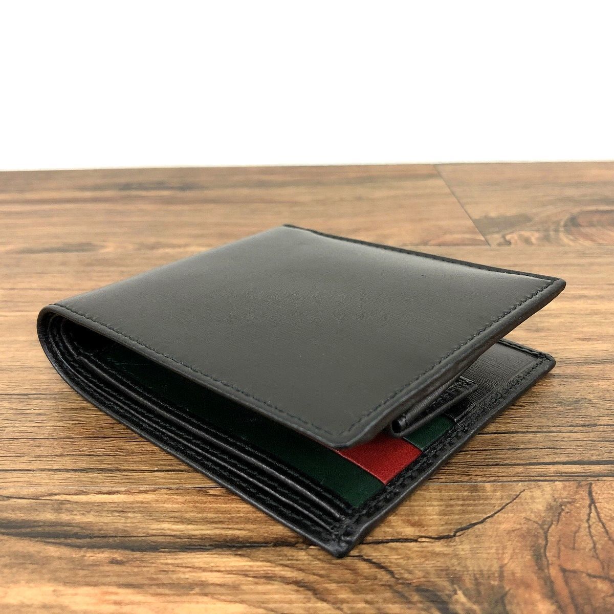 送料込み！ 極美品 GUCCI 二つ折り財布 04843 ブラック 箱付き 46 46 送料込み！ 極美品 GUCCI 二つ折り財布 04843 ブラック 箱