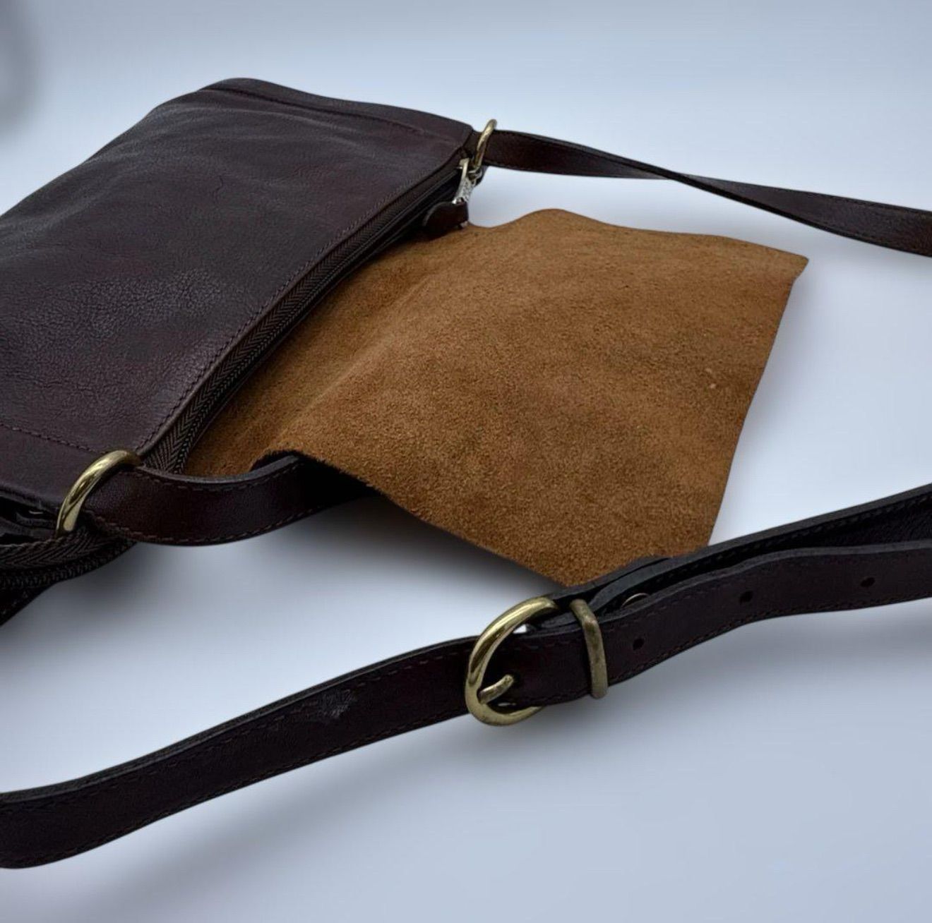 【専用出品】IL BISONTE ショルダーバッグ レザー ブラウン 保存袋 ✨IL BISONTE イルビゾンテ 本革ショルダーバッグ ブラウン 保存袋付き