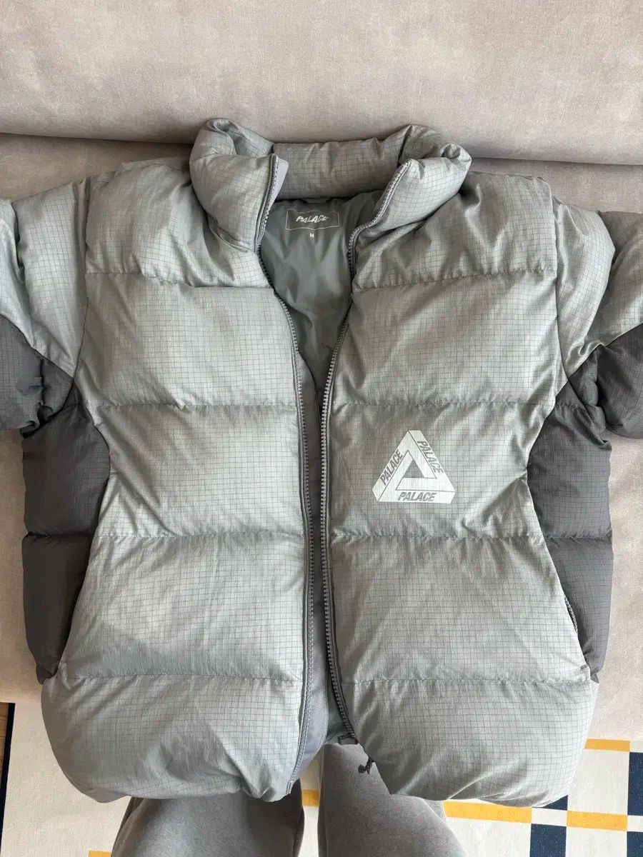 PALACE(パレス) パファー ダウンジャケット M (コンクリート グレー