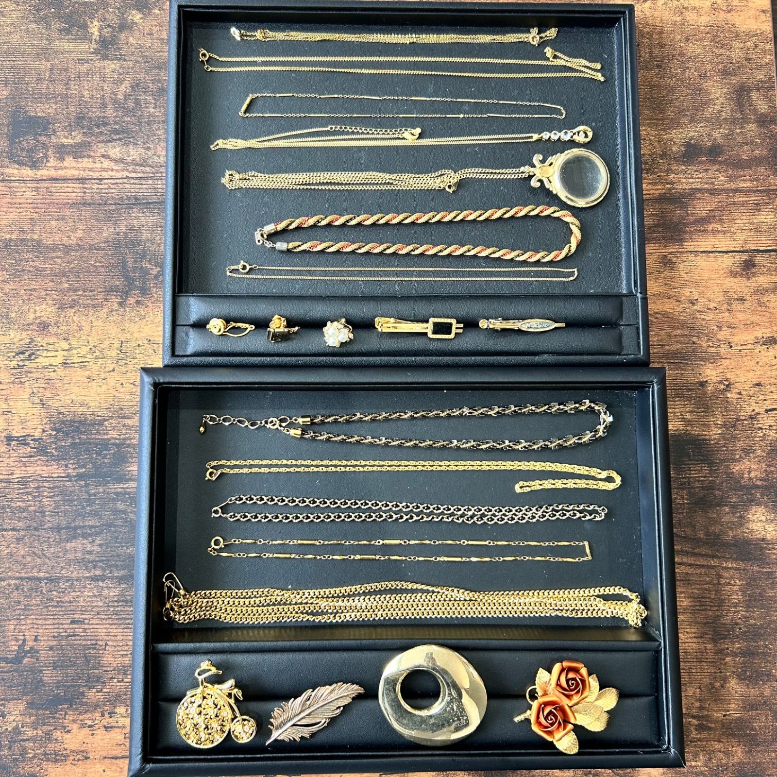 遺品整理 メッキアクセサリー アクセサリーおまとめ ネックレス ブローチ トップ イヤリング 指輪 リング 色石