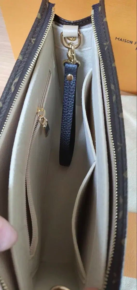 ★美品★ヴィトン モノグラム ポシェット トワレット26 クラッチバッグ LOUIS VUITTON モノグラム ポッシュトワレ 26 クラッチ 男女兼用