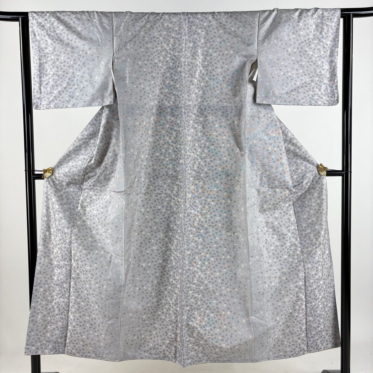 紬 身丈150.5cm 裄丈62cm S 袷 花びら 灰色 正絹 名品