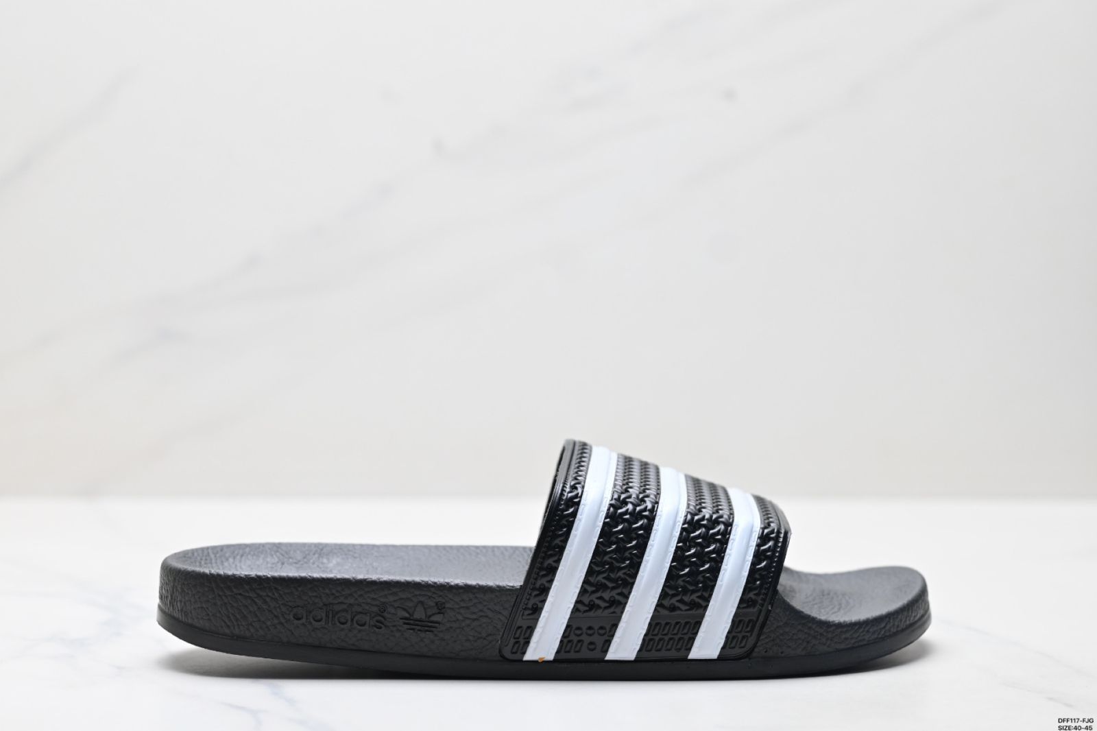今日 Adidas originals Adilette アディダス 運動用快適ゴム底スリッパ