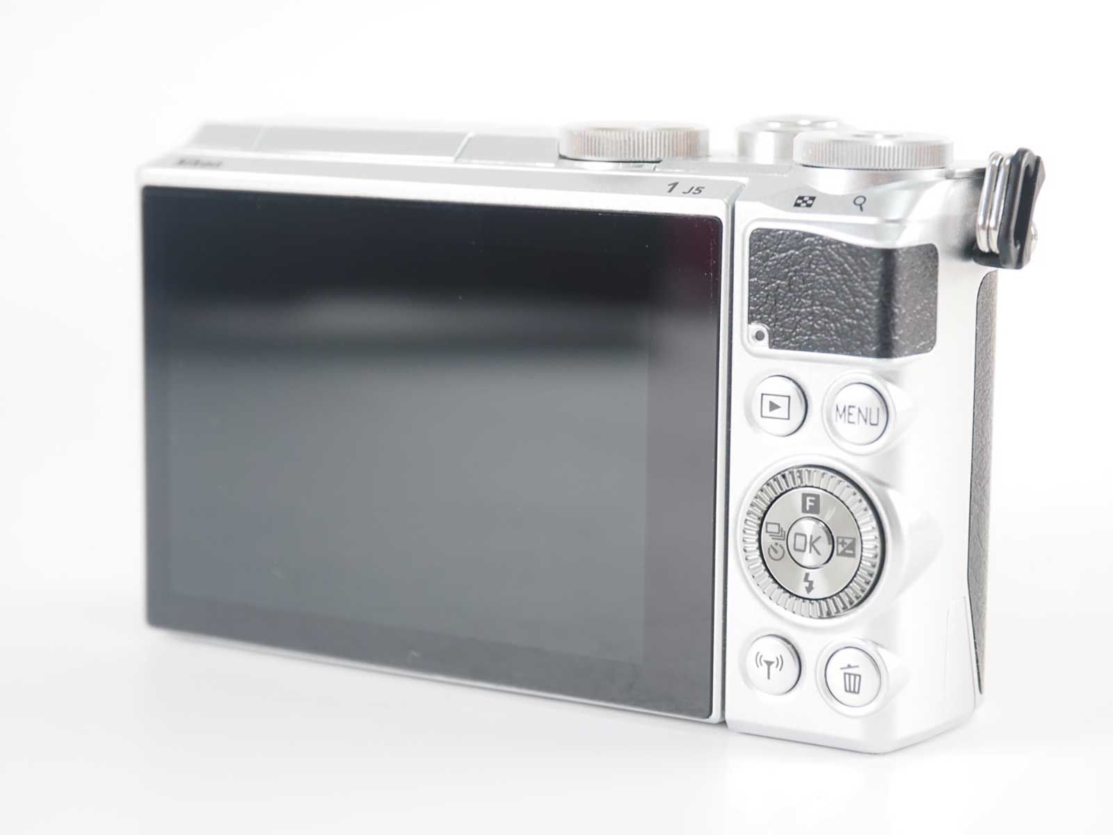 Nikon 1 J5 ミラーレスカメラ 10-30mmレンズ付き Nikon 1 J5 - 概要 | ミラーレスカメラ | ニコン