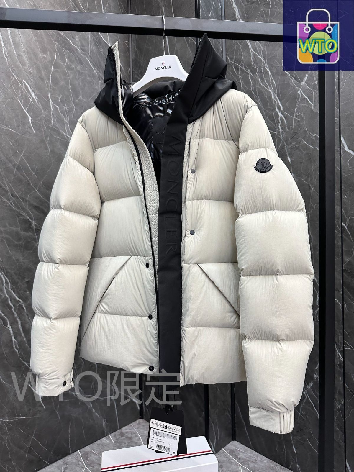 【気質アップ】 MONCLERモンクレール 白い短い男性｜ ｜ ♥ お見逃しなく！