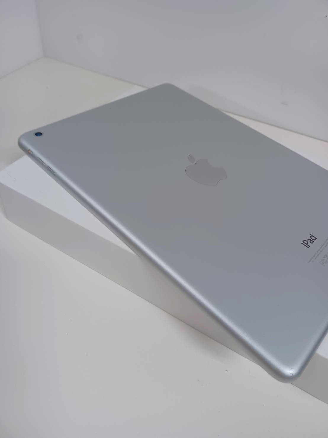 Wi-Fiモデル】iPad Air 第1世代 FD789J/A (A1474) 32GB - 中古パソコン