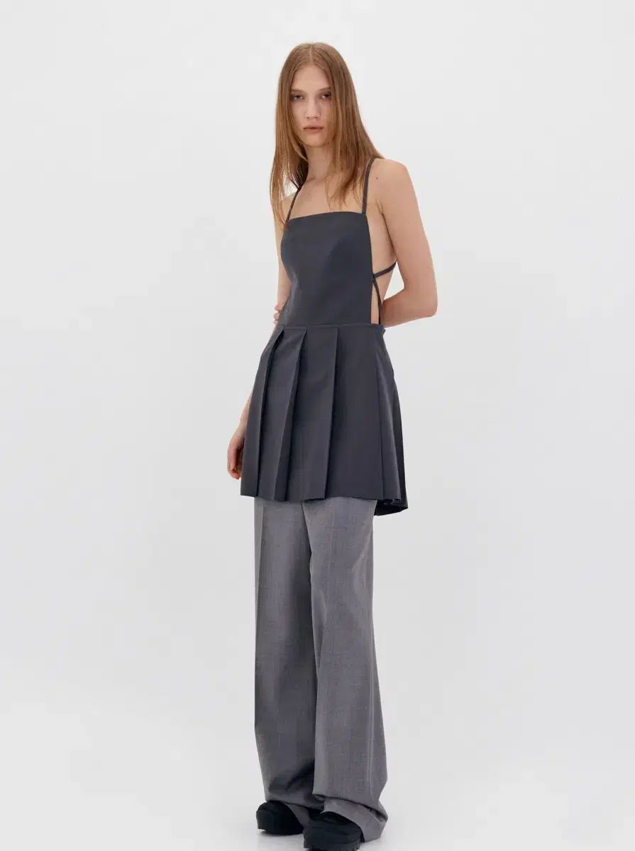 LOW CLASSIC ロウ クラシック プリーツ ミニ ドレス チャコール