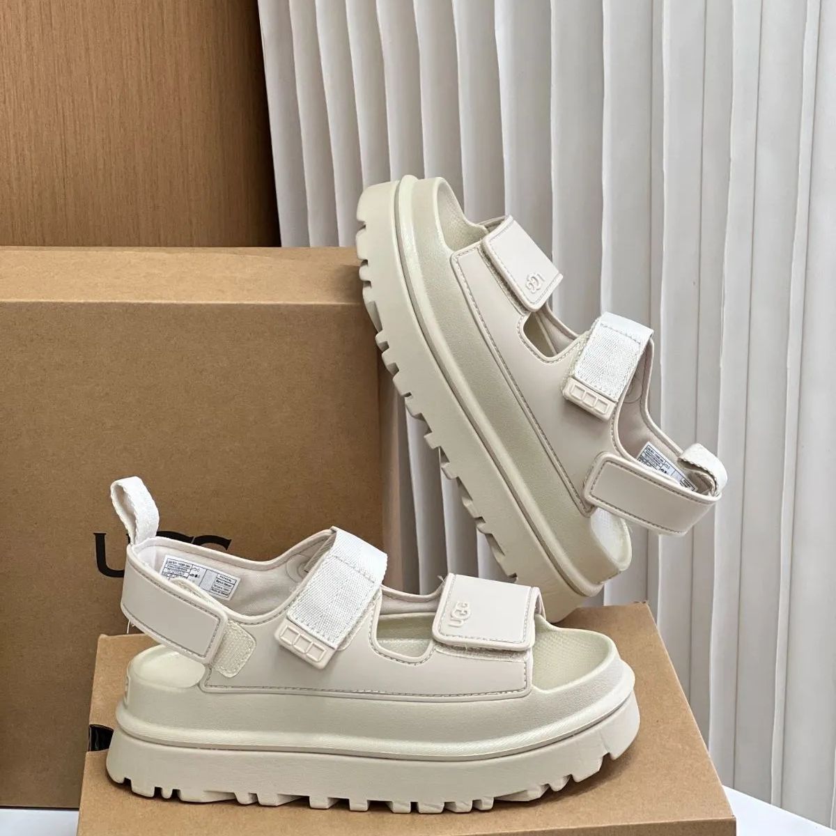UGG アグ 厚底サンダル レディース オフホワイト ストラップサンダル