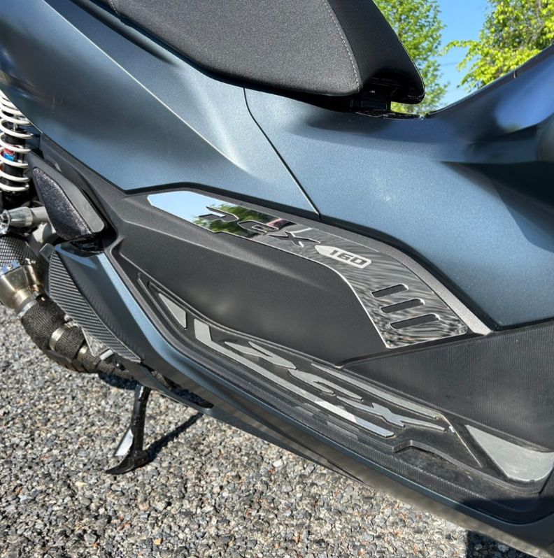 国内未発売 HONDA PCX125 PCX160 サイドタンク ガーニッシュ 左右1セット シルバーのみ HYBRID 2020年  PCX/e:HEV/160 JK05 JK06 KF47 - メルカリ