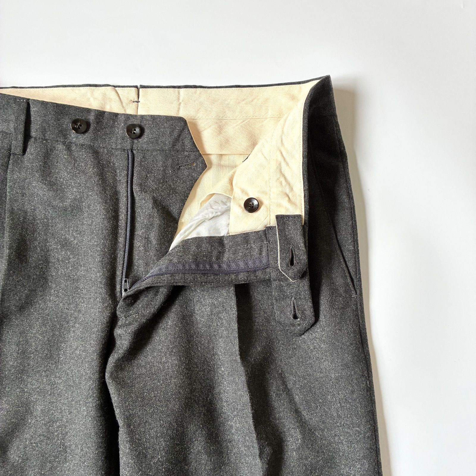 GERMANO / BEAMS F別注 ウールストレッチ サキソニー ワンプリーツ