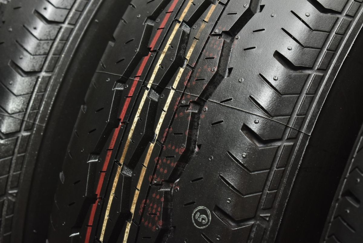 送料無料キャンペーン中！ 2025年製 新車外し バリ溝 トヨタ 200 ハイエース 純正 オプション 15in 6.5J 35 ブリヂストン エコピア RD613 195|80R15 LT 激安70%OFF！