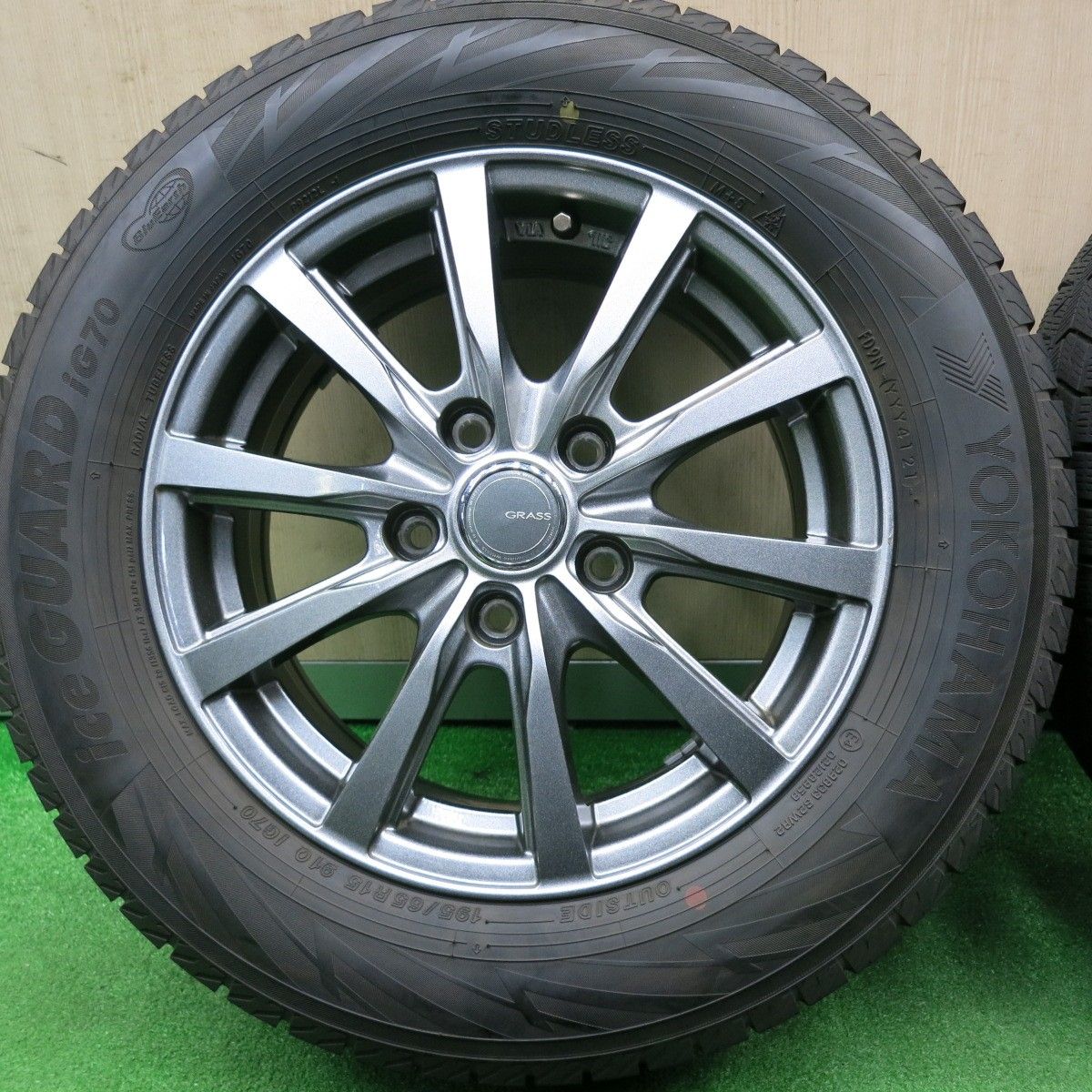 送料無料] バリ溝！21年！キレイ！8.5分☆スタッドレス 195/65R15 ヨコハマ アイスガード iG70 GRASS グラス 15インチ  PCD114.3/5H☆4113004NJス - メルカリ