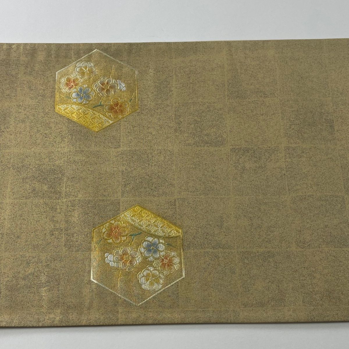 袋帯 秀品 亀甲 草花 金糸 金銀彩 ベージュ お太鼓柄 正絹