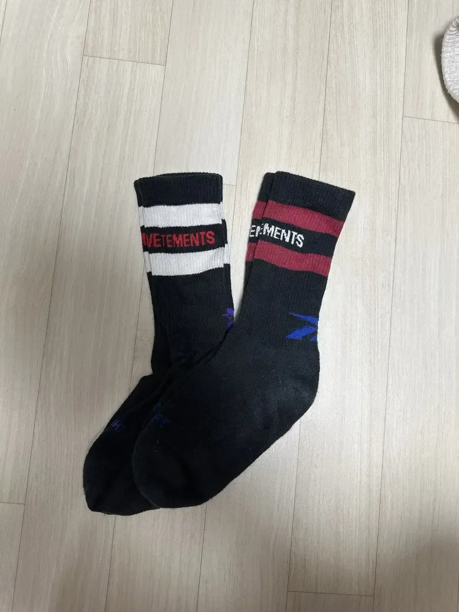 2025年最新】VETEMENTS メンズ ソックスの人気アイテム - メルカリ